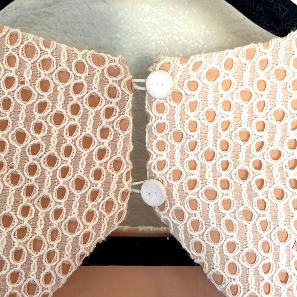 BCBG MAXAZRIA Lace dress. - Picture 4 of 7